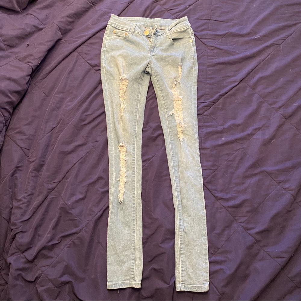 Distressed skinny jeans